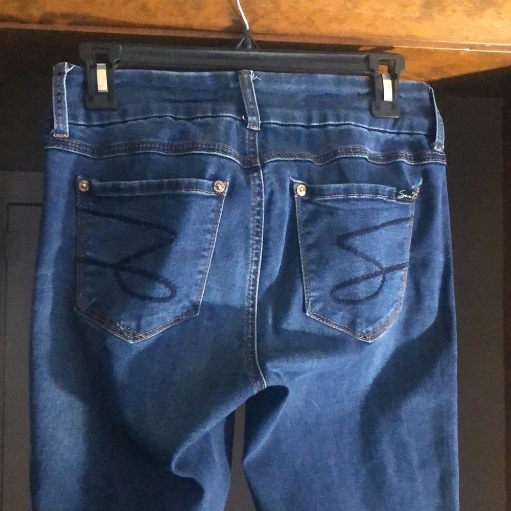 Seven 7 jeans. They’re tummyless. Size 6P